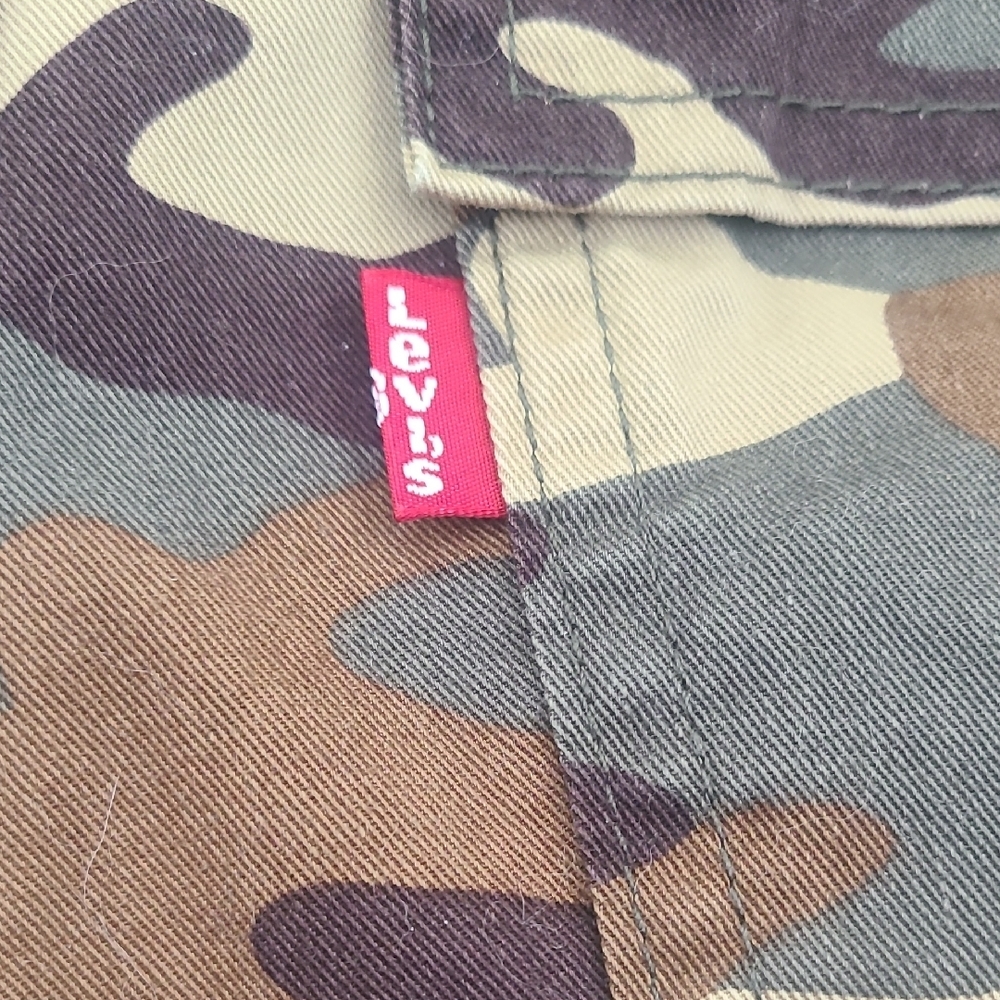 Levi's High Rise Camo Women Jeans - Picture 6 of 9